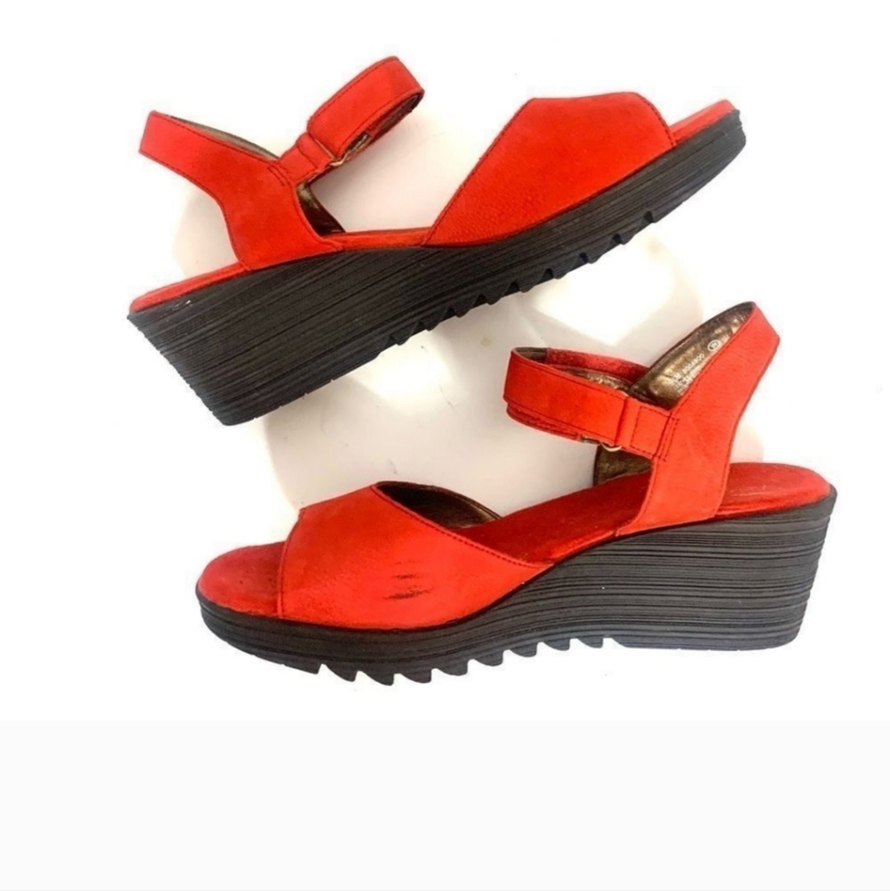 Aerosoles Heelrest Red Suede Sandals - Picture 3 of 6